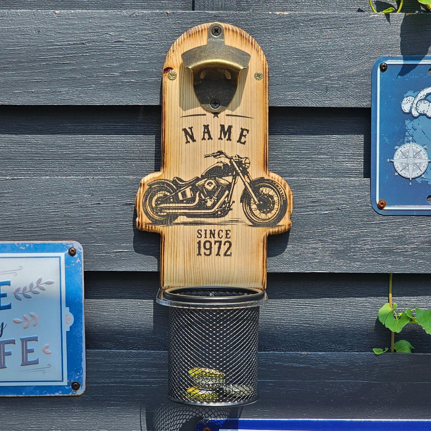 Wandflaschenöffner mit Kronkorkenfänger – Biker