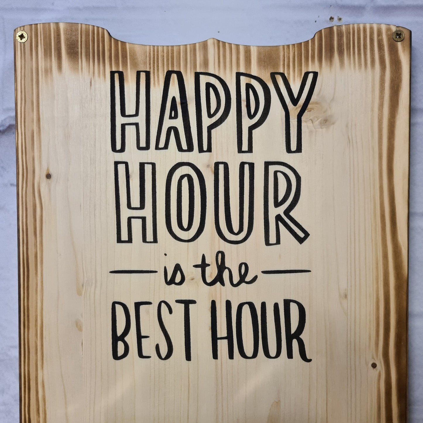 Holzschild mit Gravur 'Happy Hour is the best hour', rustikales Geschenk, Wanddeko