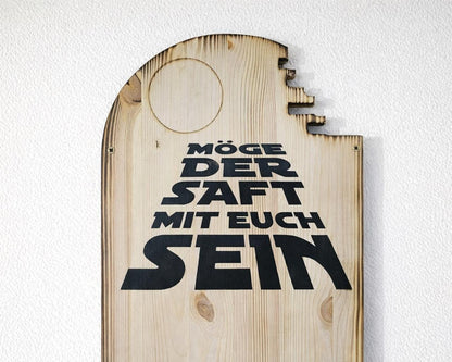 Holz Schneidebrett mit Lasergravur Text 'Möge der Saft mit euch sein', lustiges Geschenk.
