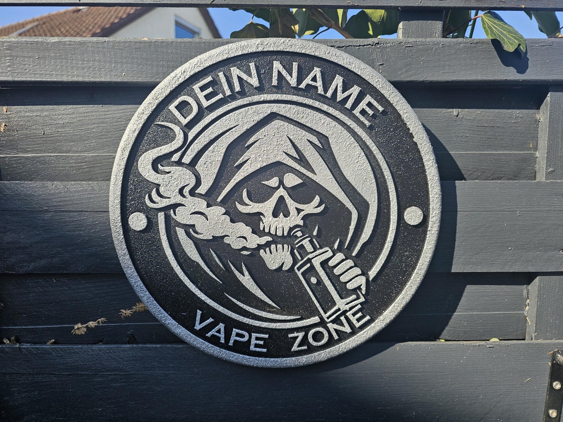 Rundes Metallschild mit Sensenmann, Gravur-Vorlage 'Dein Name', Aufschrift 'Vape Zone'
